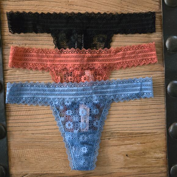 Victoria's Secret Lace Thong Bundle Sz M New 3 pieces - Picture 1 of 5